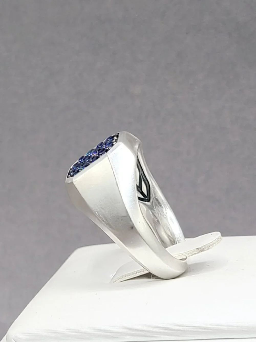 David Yurman Streamline Signet Ring w/ Blue Sapphires - 14mm - Size 9